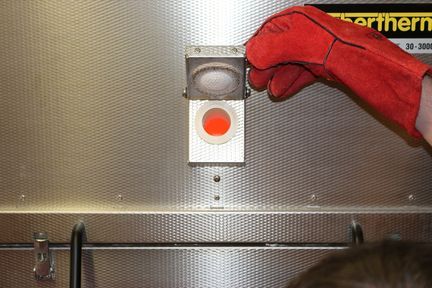 Four chaud rougeoyant