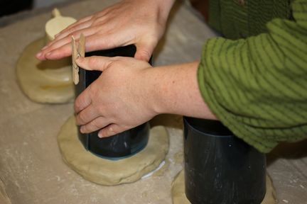 Positionnement du coffrage autour des formes à mouler